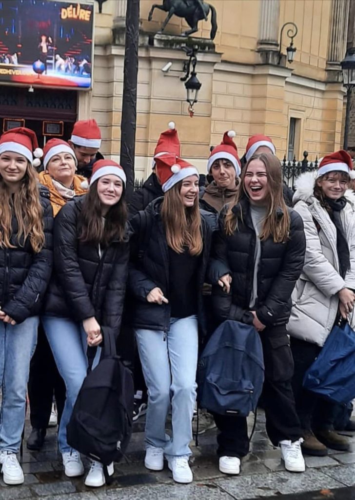 Mikołaj w cyrku z klasą 8 i Panią wychowawczwynią Anią Czają