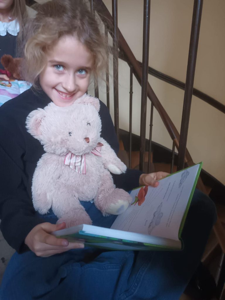 Pasowanie na Czytelnika klas 2a 2b i 2c