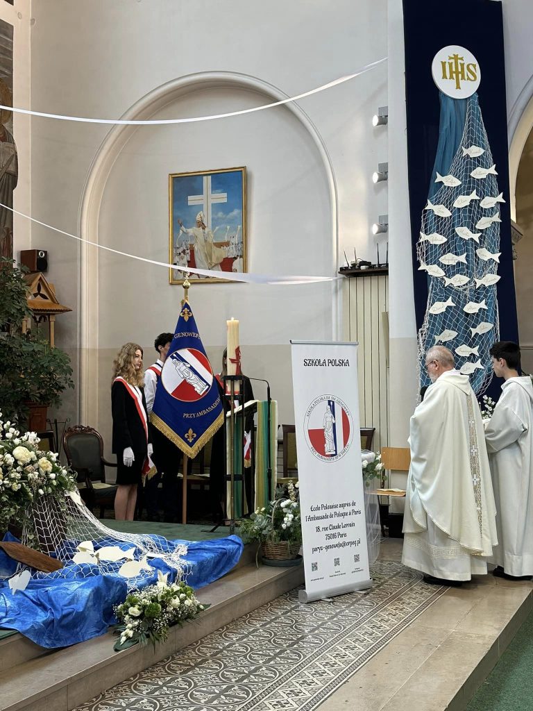 Msza świętej dziękczynna w jubileusz 30-lecia naszej szkoły i poświęcenie  sztandaru szkoły