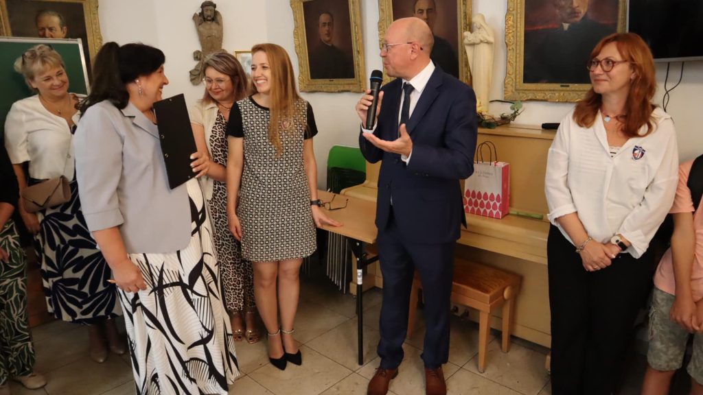 Pan Dyrektor ORPEG-u dr Adam Kalbarczyk w naszej szkole na rozpoczęciu roku szkolnego 2024-2025