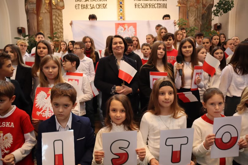 „Szkoła do hymnu” i uroczyste akademie z okazji Narodowego Święta Niepodległości