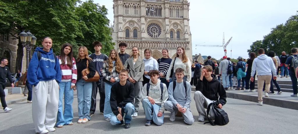 Klasy I LO oraz II LO na wystawie Wirtualnej Notre dame oraz w Bibliotece Polskiej