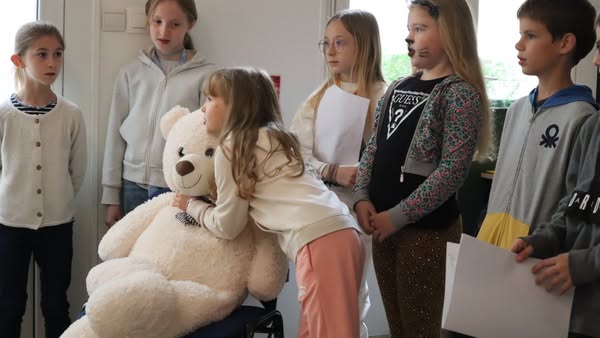 Dzieci czytają dzieciom najpiękniejsze bajki