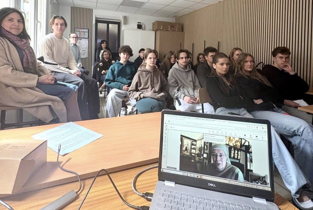 „Światło w ciemności” spotkanie online z siostrą Lidią Witkowską ze Zgromadzenia Sióstr Franciszkanek Służebnic Krzyża w Laskach.